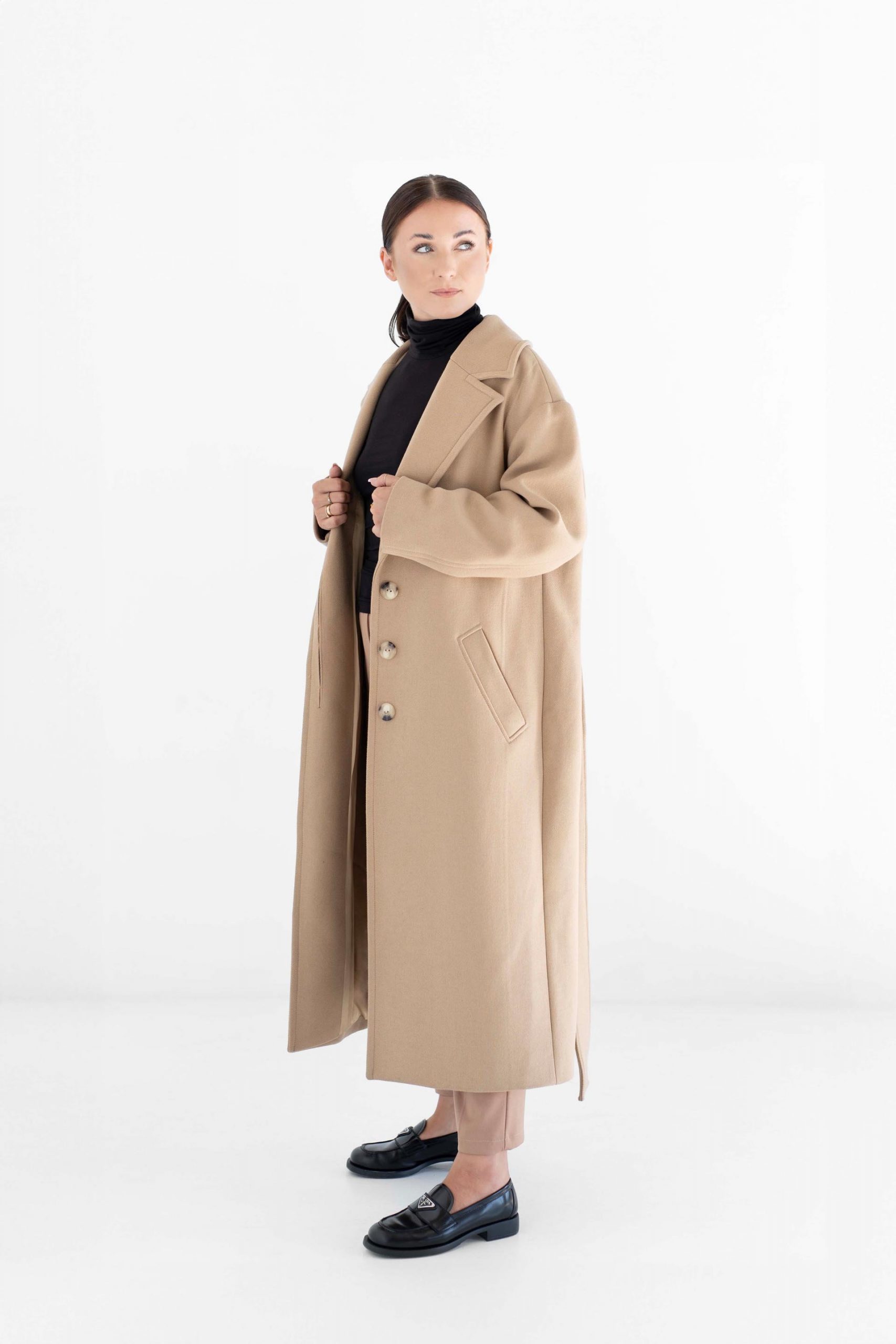 Beżowy płaszcz damski